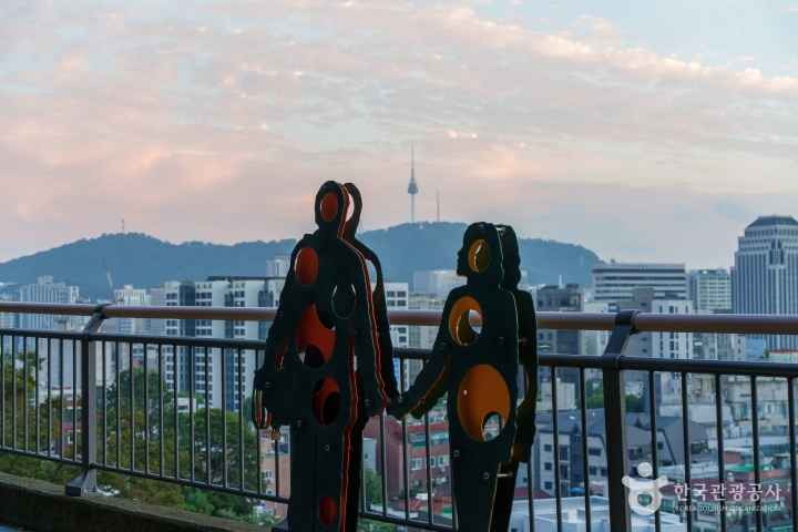 Daehangno: Seoul’s Vibrant Live Theatre & Indie Performance Hub