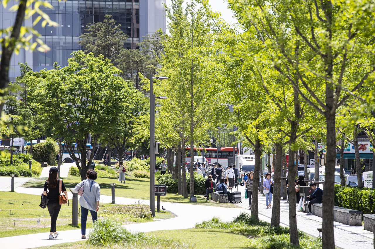 Yeonnam-dong Gyeongui Line Park: 7 Things to Do
