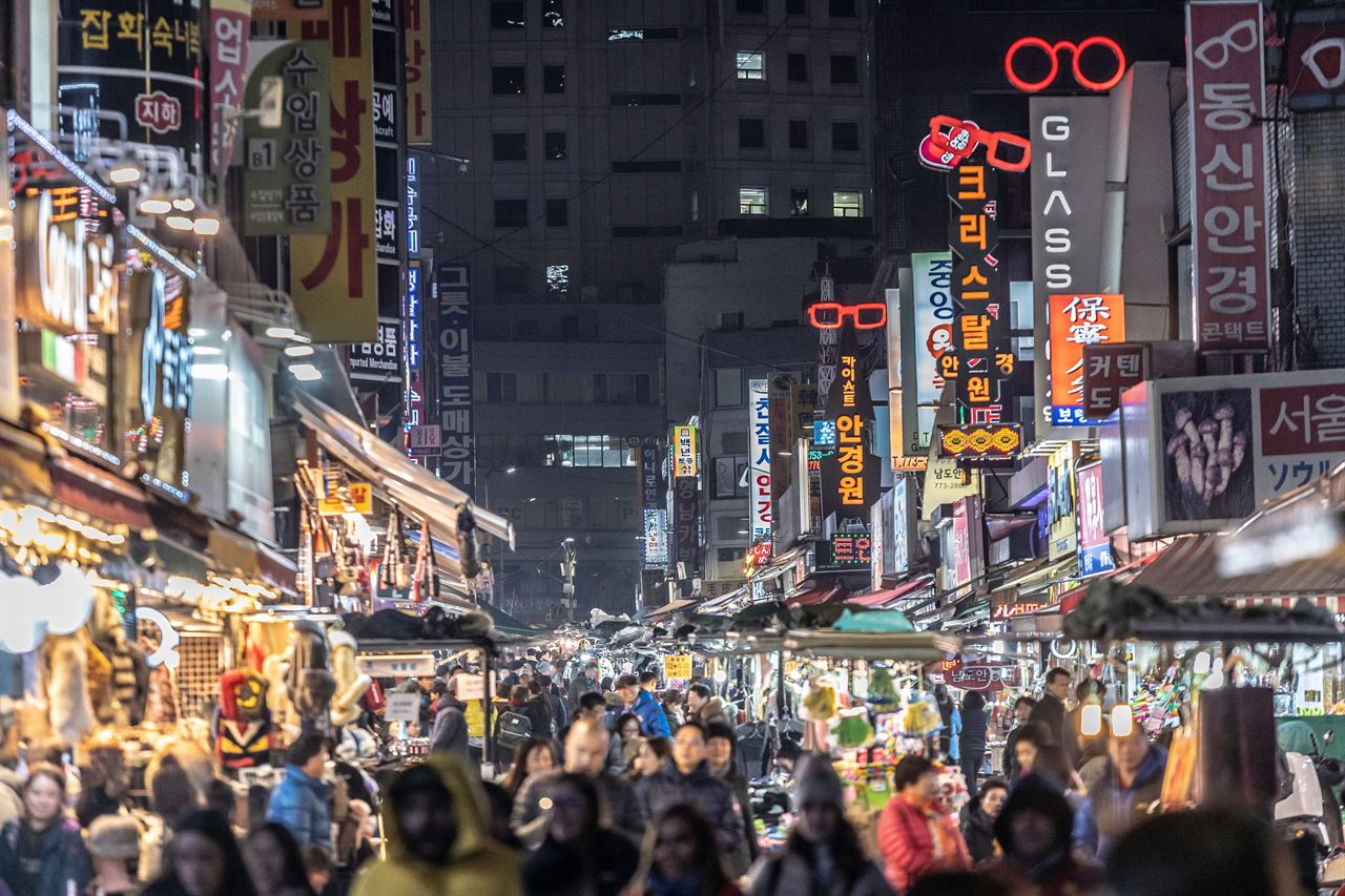 Namdaemun Market Guide: Hours, Food & What to Buy