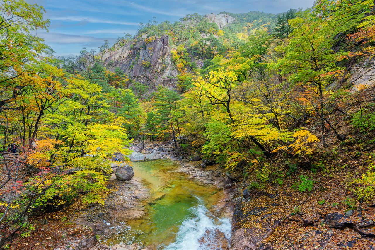 Where to Stay Near Seoraksan: Best Hotels in Sokcho