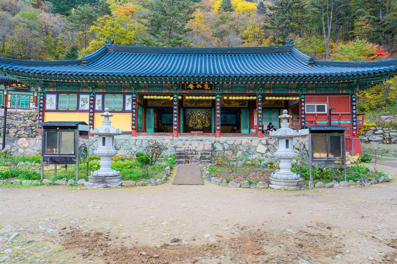 Seoraksan Day Trip from Seoul: Bus, Cable Car & Trails