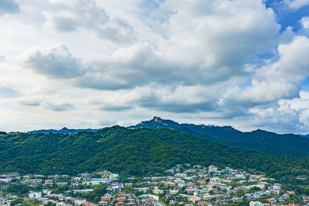 Bukhansan Baegundae Hike Itinerary: Full Day from Seoul